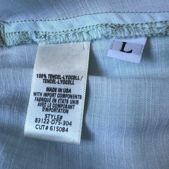 Bella Dahl flat front shorts with matching sash - Picture 11 of 12